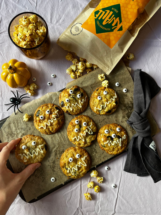 Halloween Cookies mit Kürbiskern-Popcorn